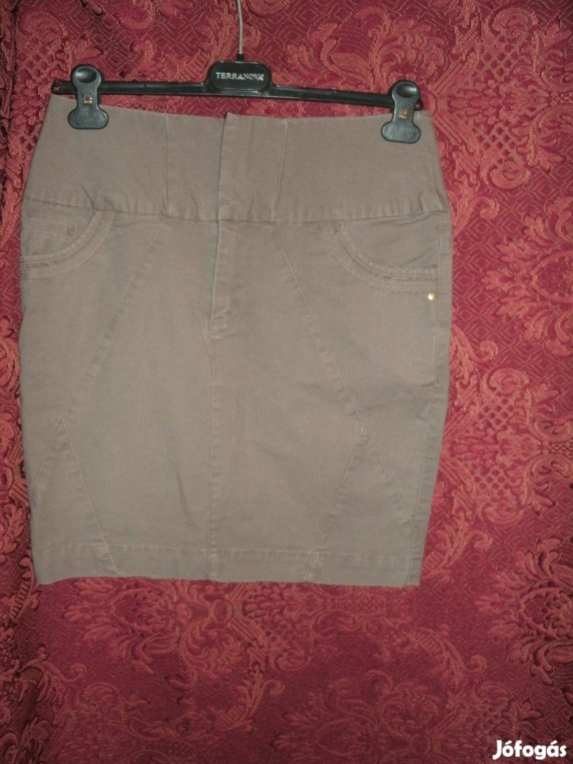 Tejeskávé színű szoknya Derékbősége74 cm, hossza47 cm