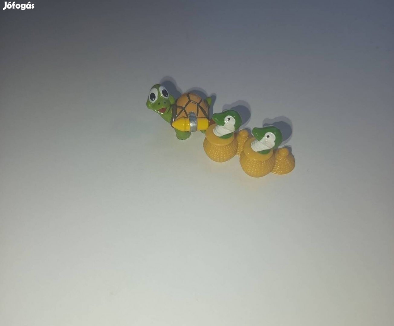 Teknős és kettő kígyó