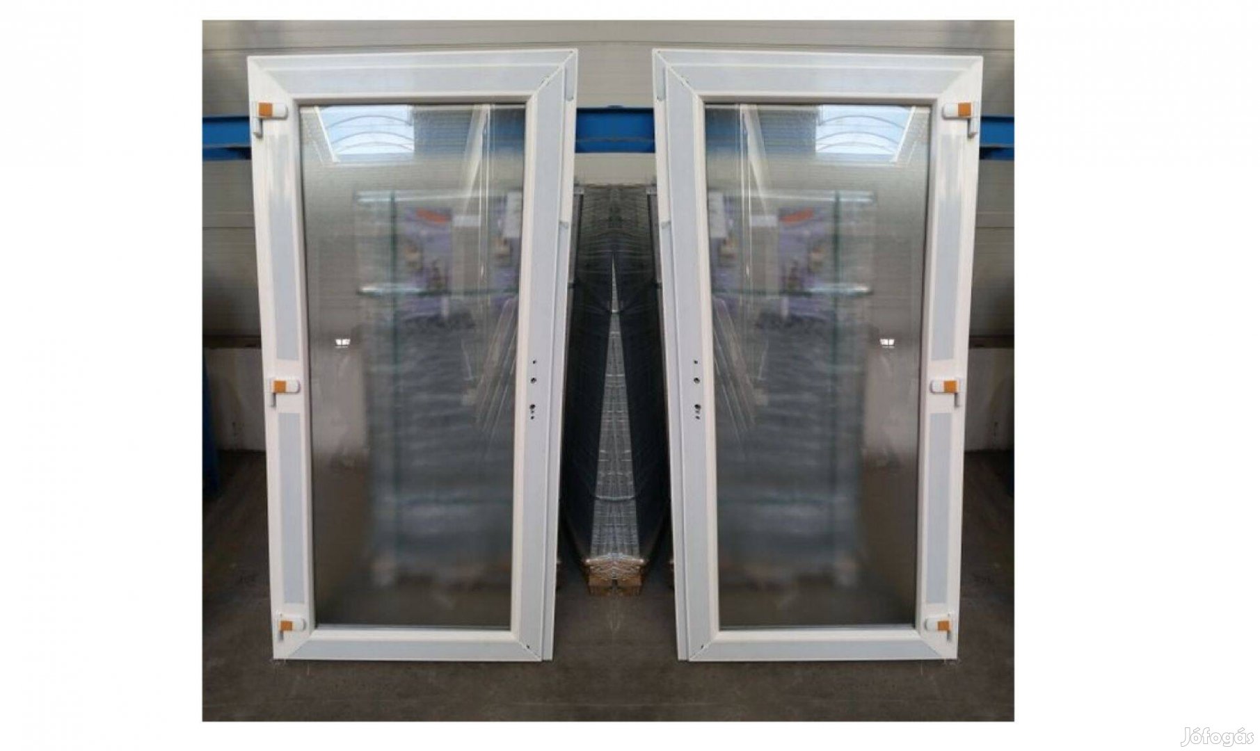 Tele üveges bejárati ajtó akár egyedi méretben 88x208, 95x205 cm