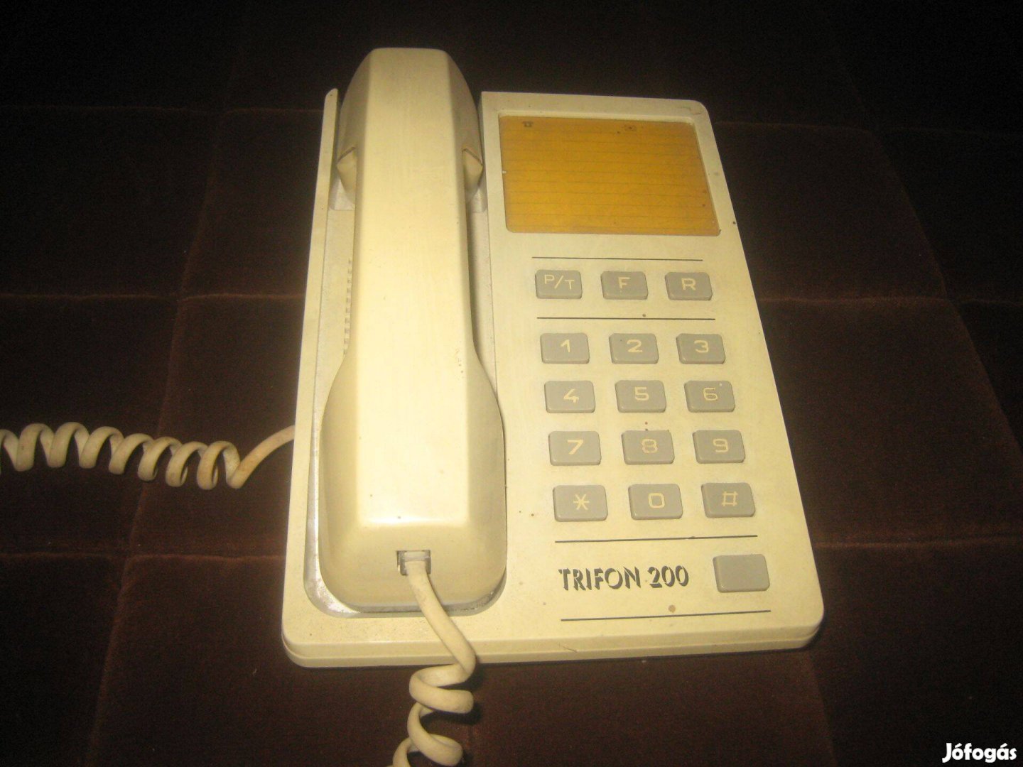 Telefon nyomógombos