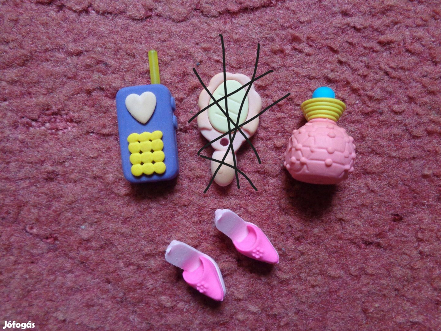 Telefon üveg cipők radír 400ftdb