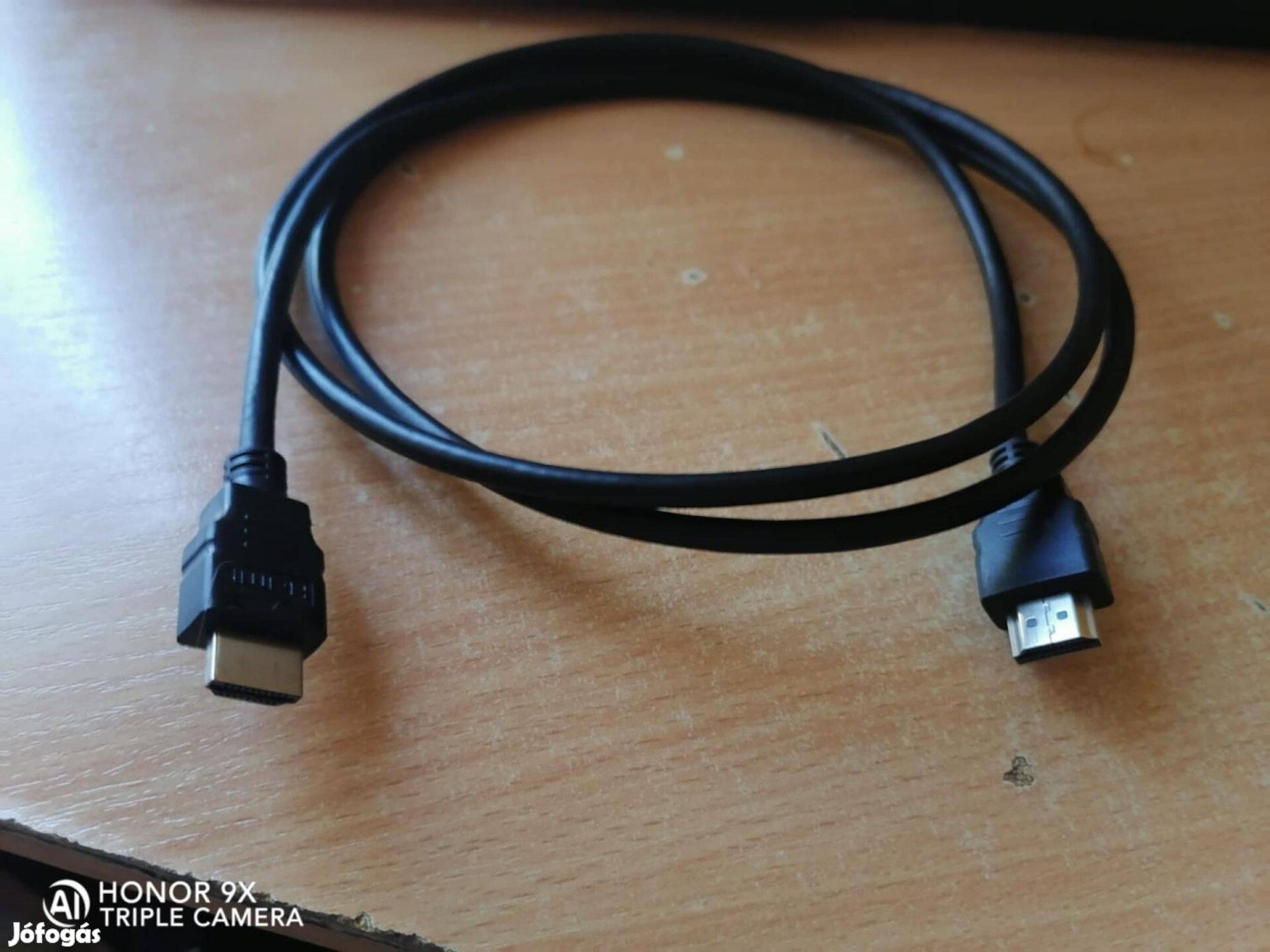 Telefontöltő és HDMI kábel eladó