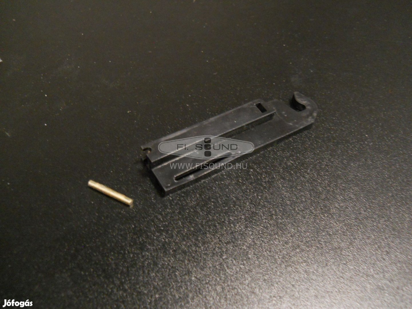 Telefunken TS 860 ,lemezjátszó jobb oldali rugós zsanér