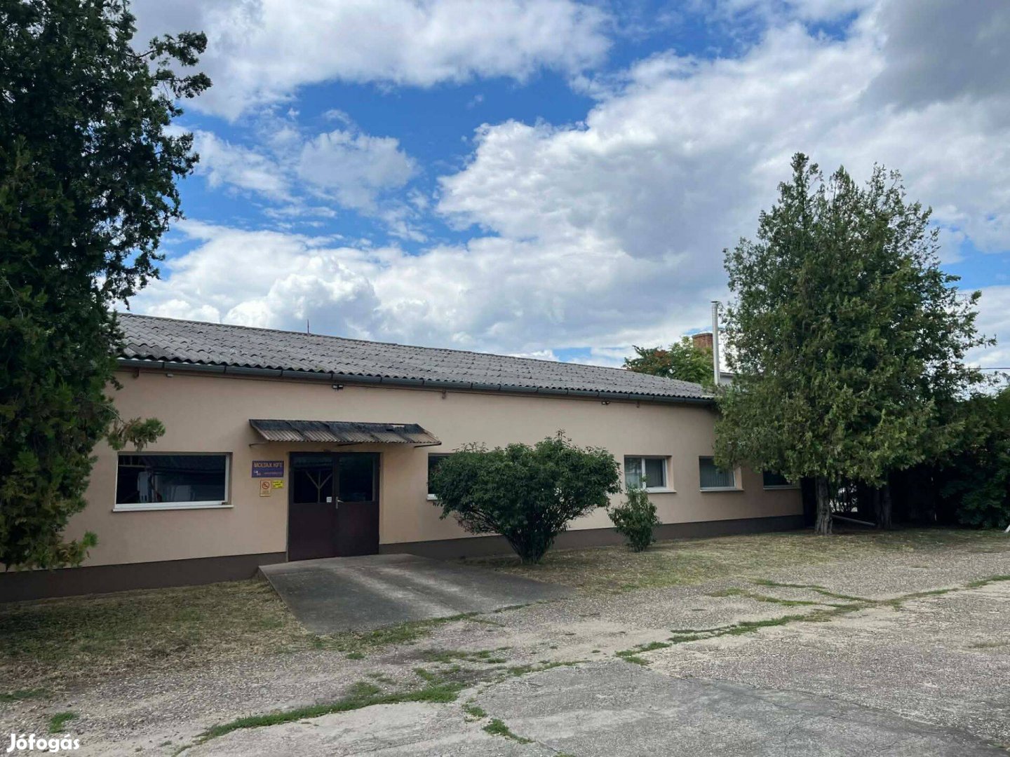 Telephely Taksonyban