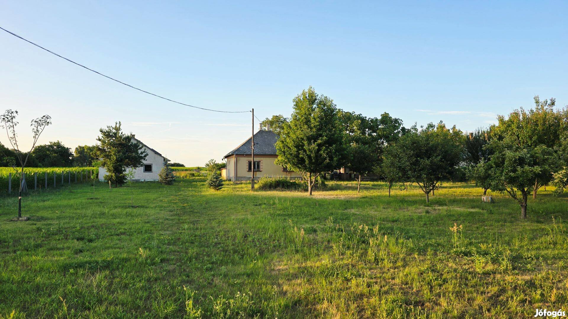 Telephely főútvonalon kereskedelmi és ipari tevékenységre