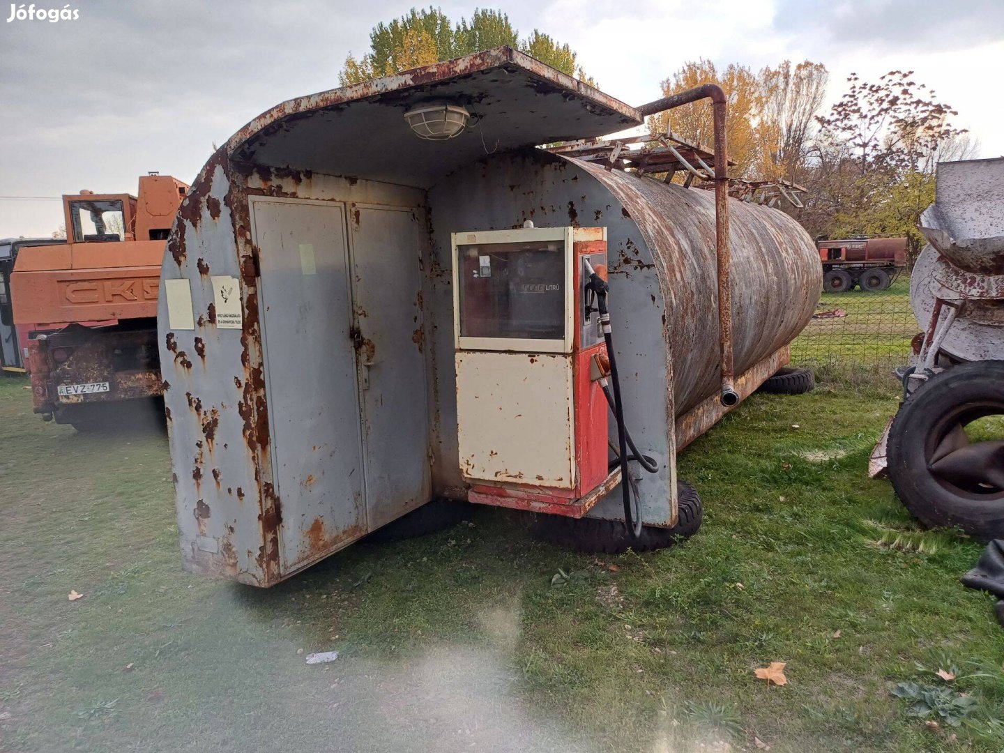 Telepíthető, mobil, üzemanyag tartály