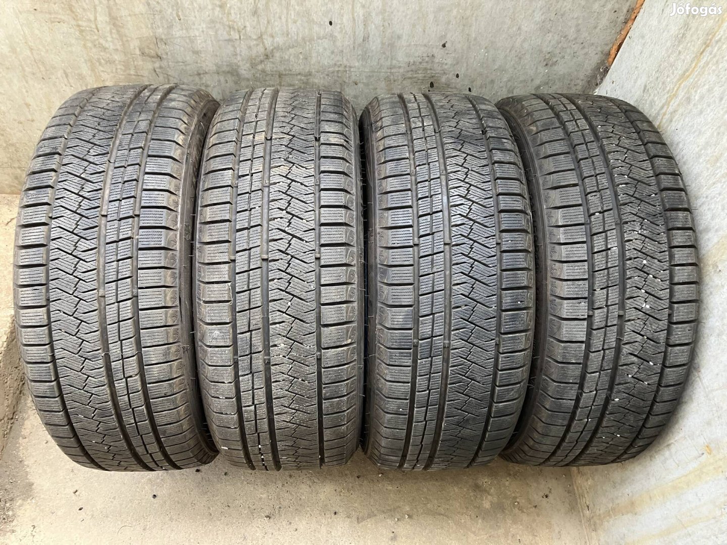 Téli 215/50 r18 2023as gumi