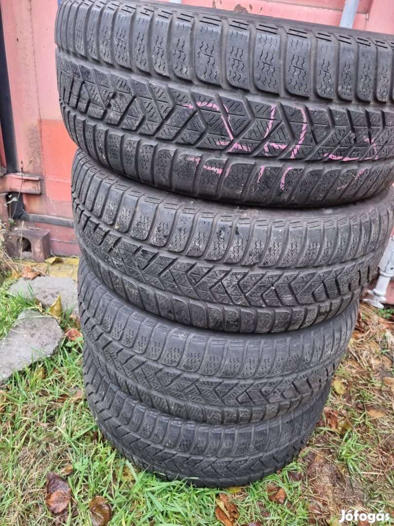 Téli 225/45 R18 Pirelli Sottozero