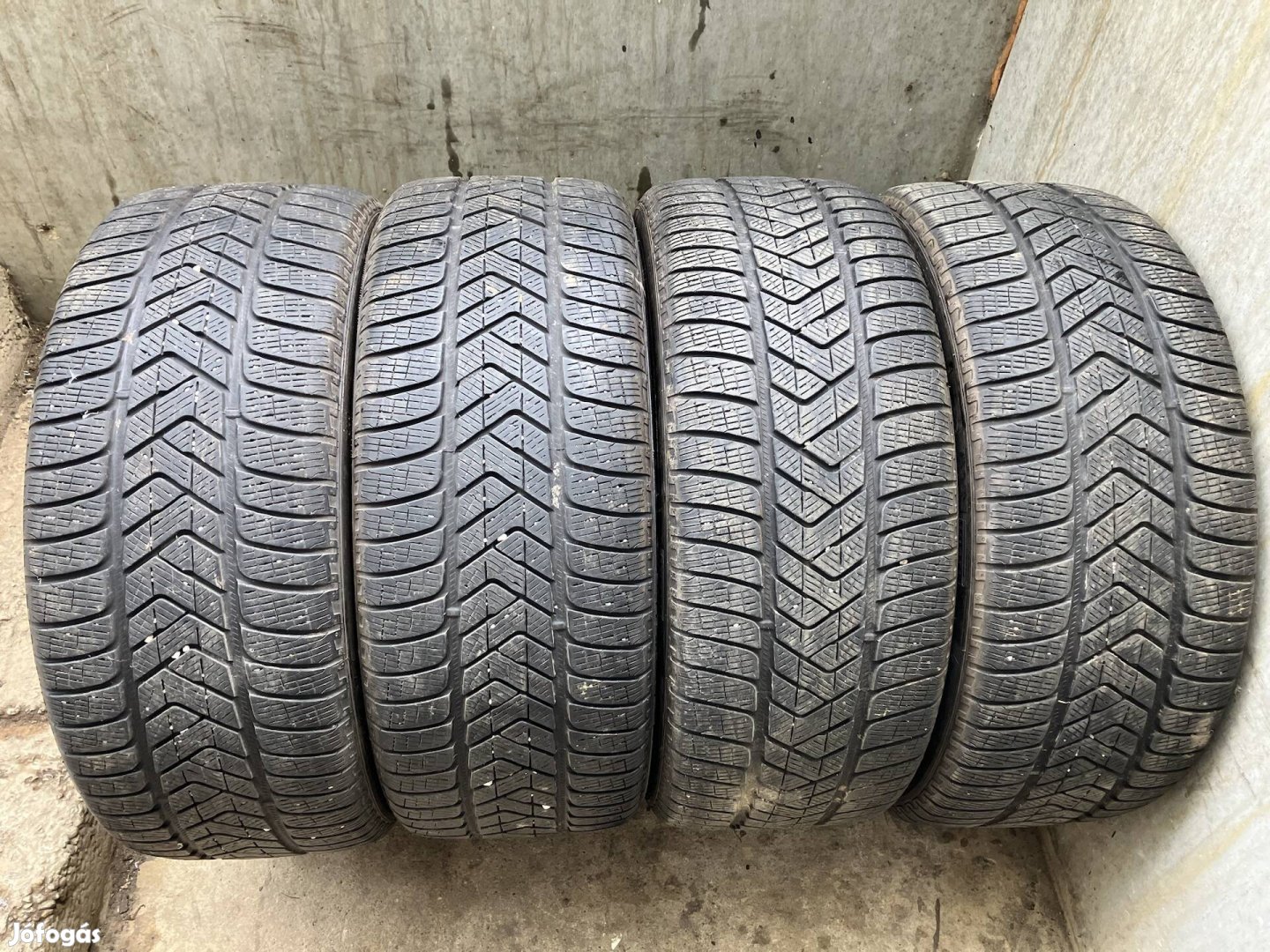 Téli 255/40 r21 4db pirelli gumi