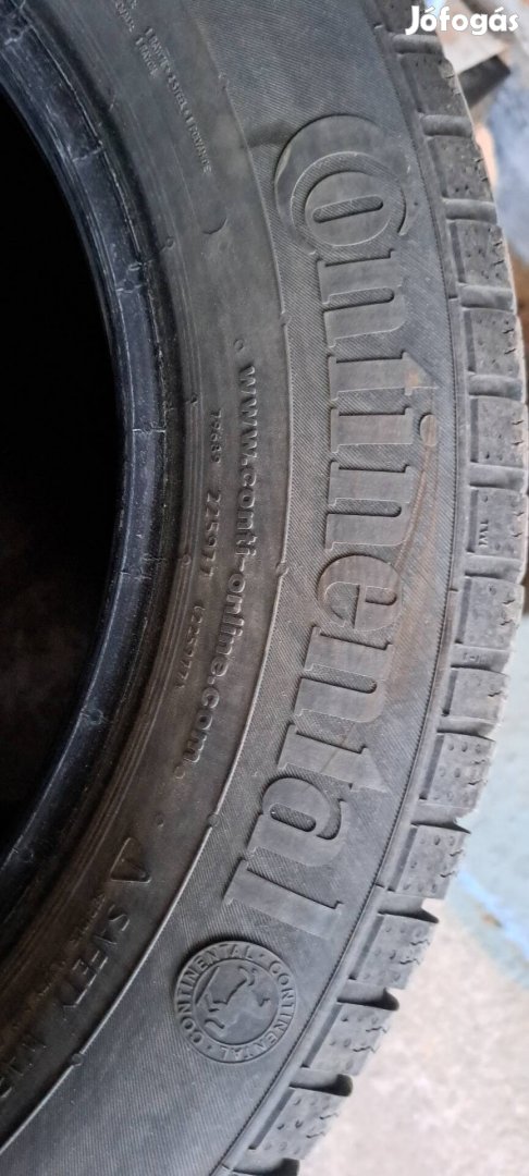 Teli Autógumi garnitúra eladó.