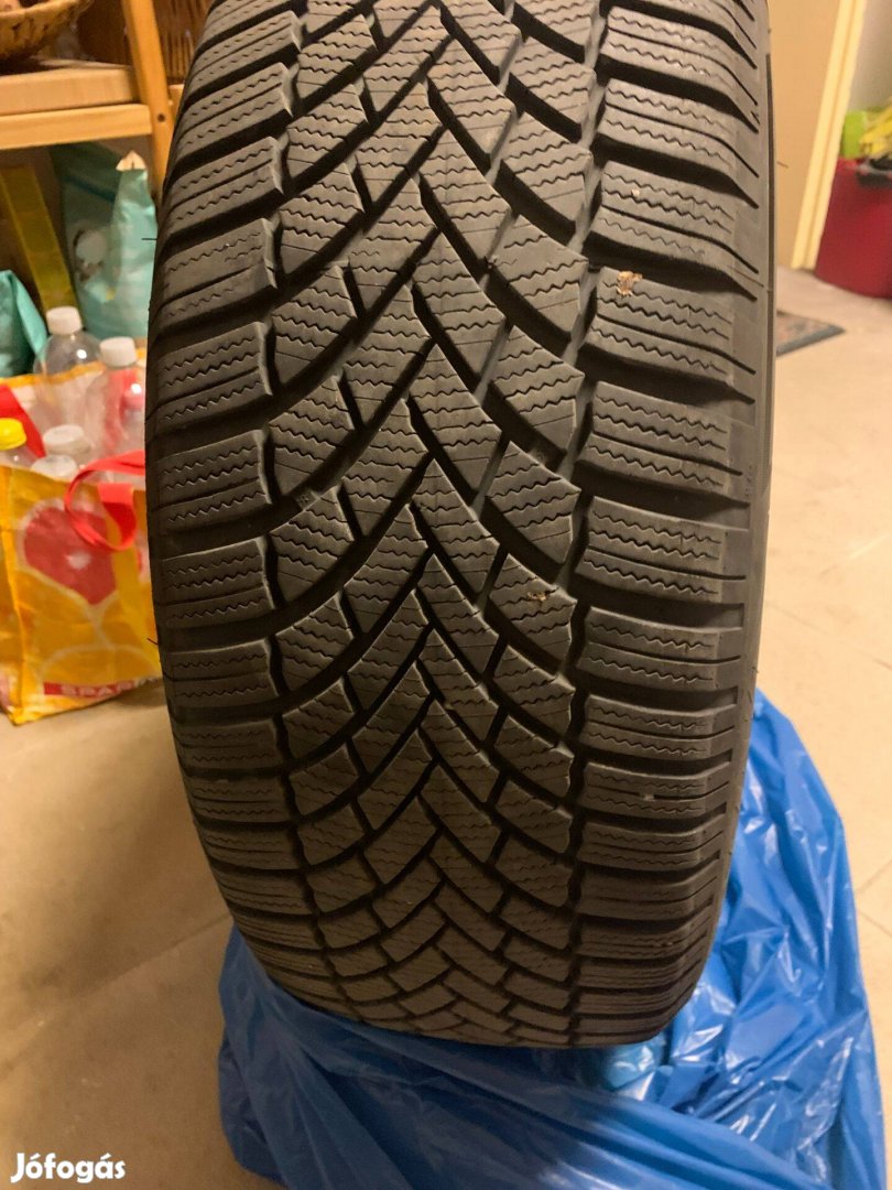 Téli Gumi 4 db: Bridgestone Blizzak LM005 215/55 R18