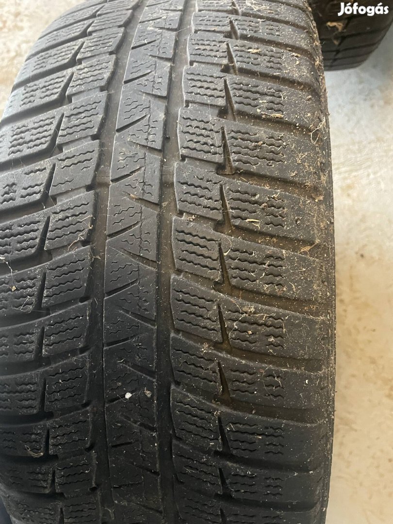 Téli Nokian nagy teherbírású 215/70r15 109/107r