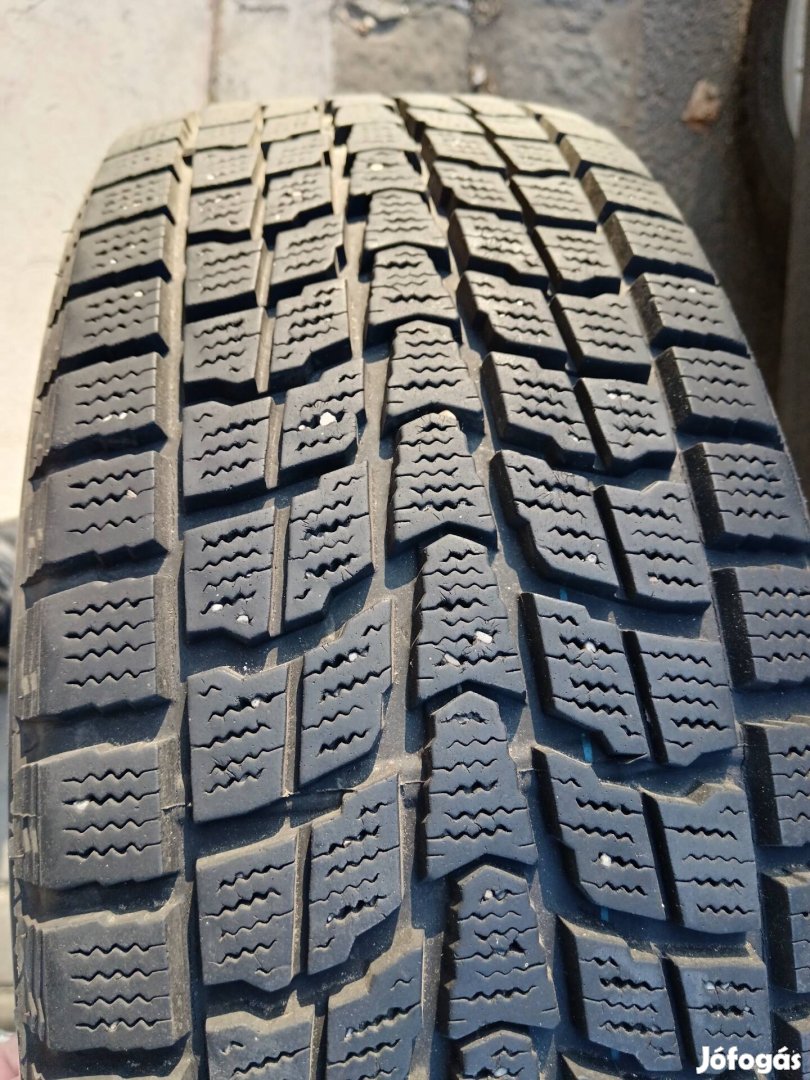 Téli (Dunlop) autógumi eladó (235/55R18)