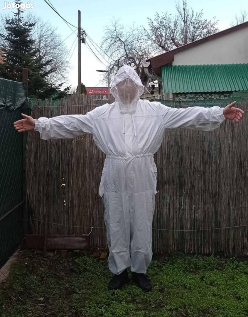 Téli álcaruha 3-as méretű eladó.
