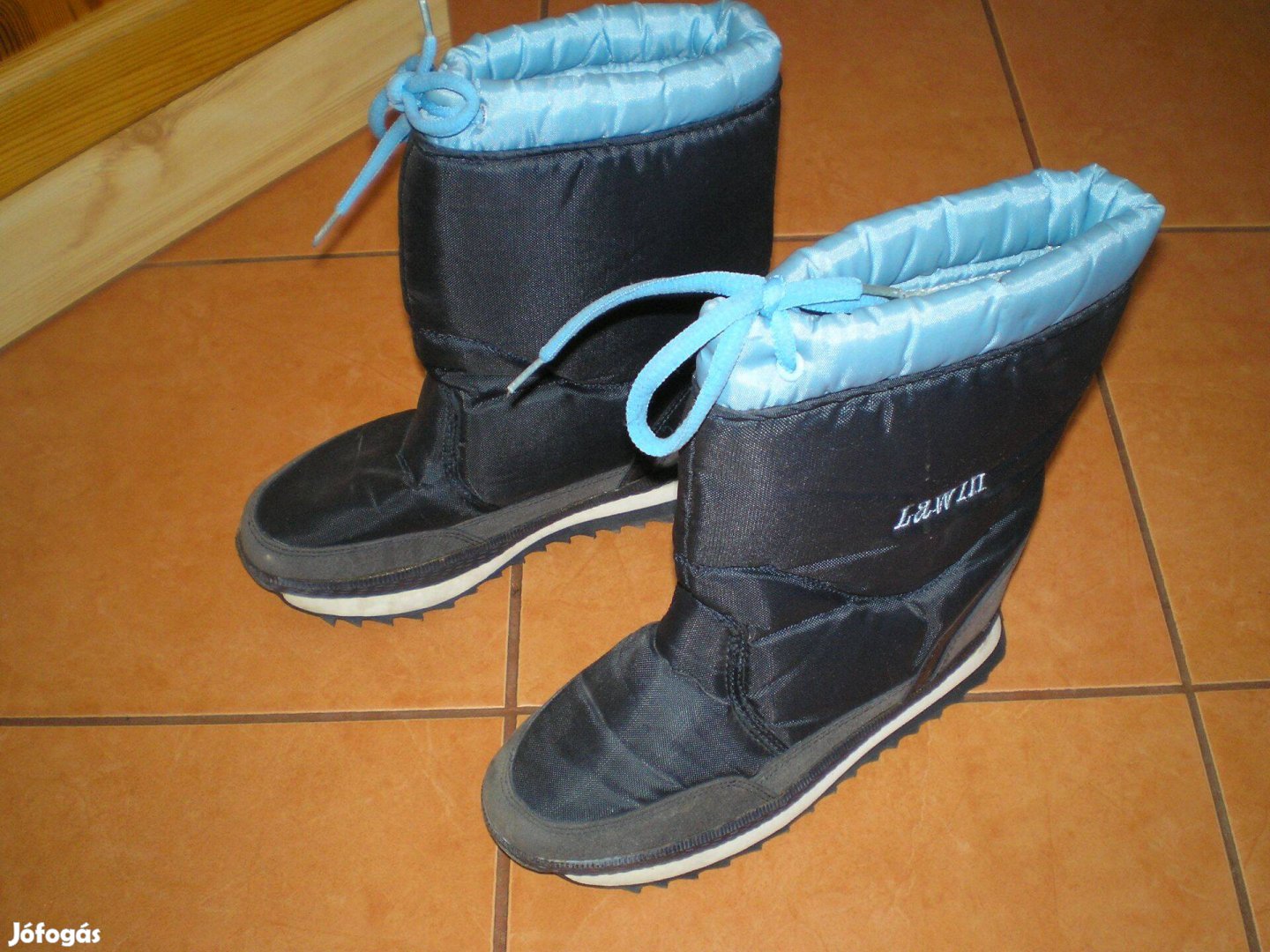 Téli bélelt csizma 35-ös 35 keveset használt hibátlan papucs