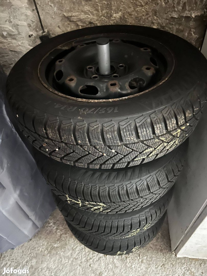 Téli gumi 165/70 R14 lemezfelnivel