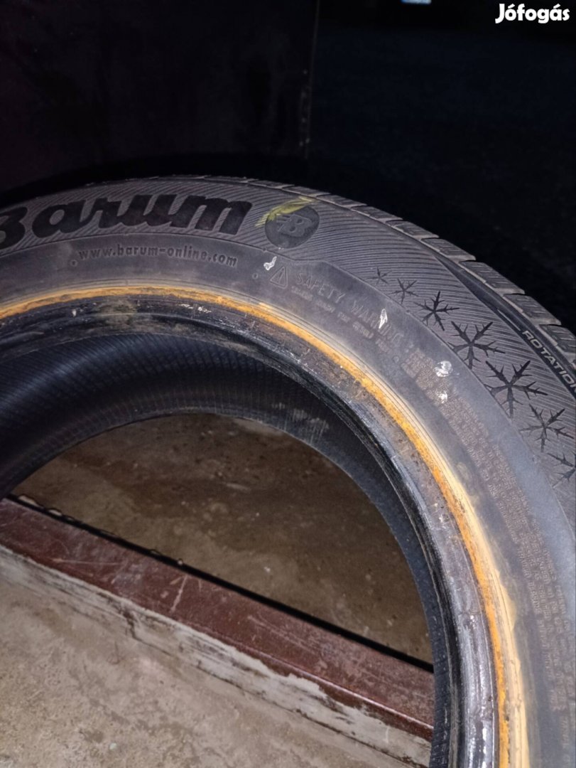 Téli gumi 195/65/15 eladó.