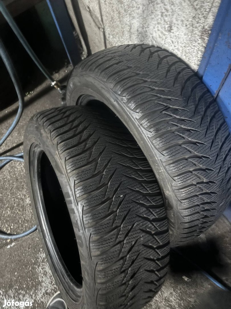 Téli gumi 205/55r16 ,ára 4db értendő,good year .