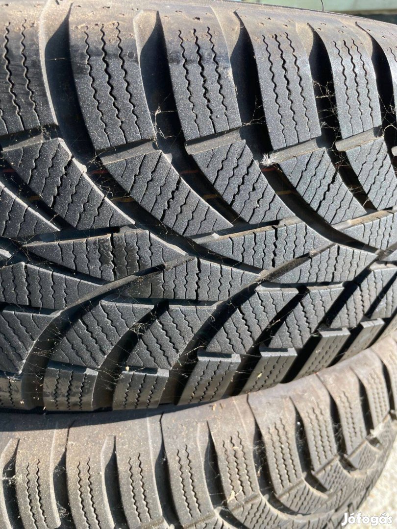 Téli gumi 215/70 R16