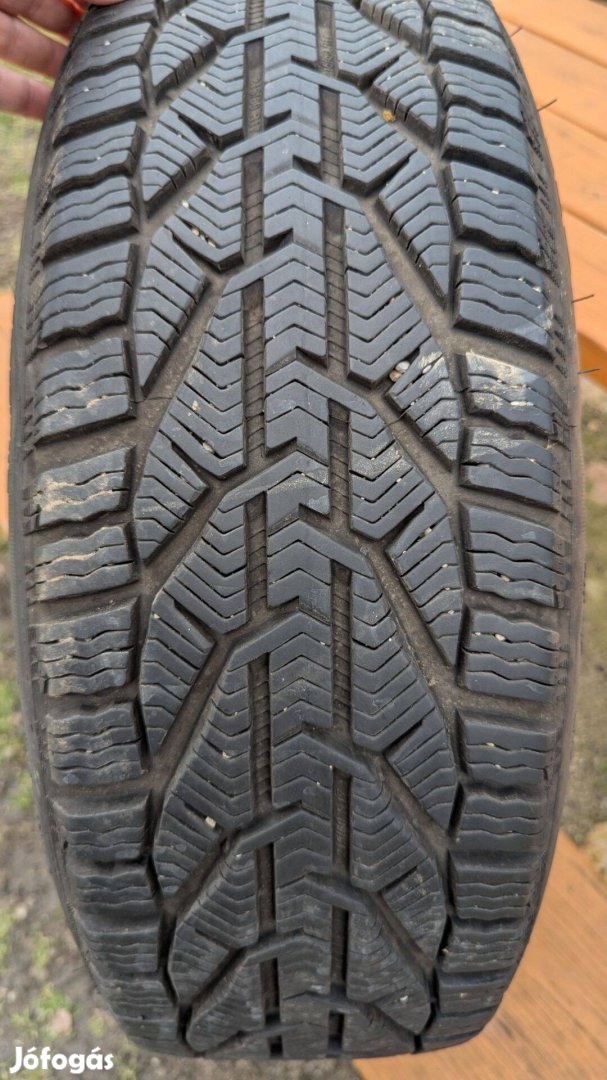 Téli gumi 215x60x17 eladó