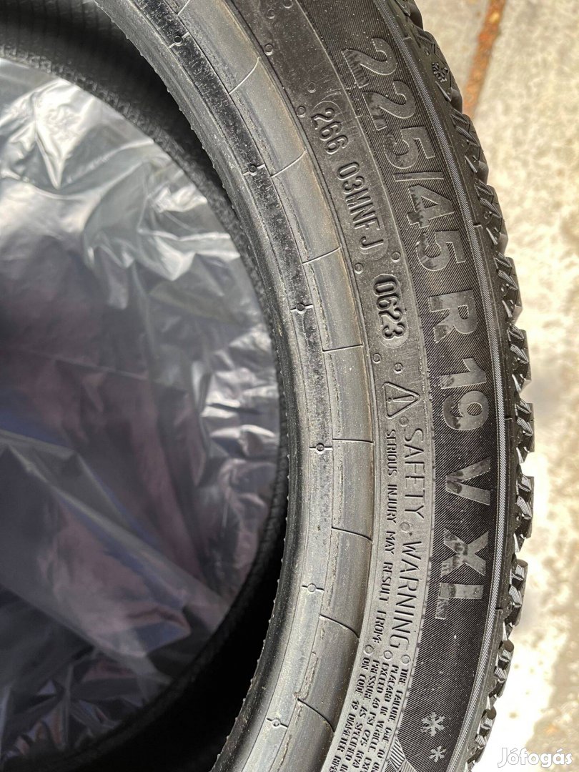 Téli gumi 225/45R19