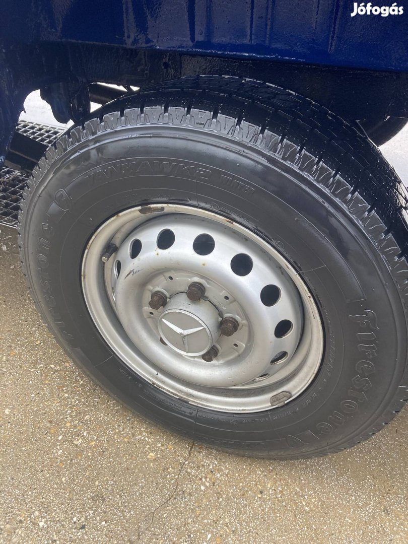 Téli gumi 225/70 15C eladó 