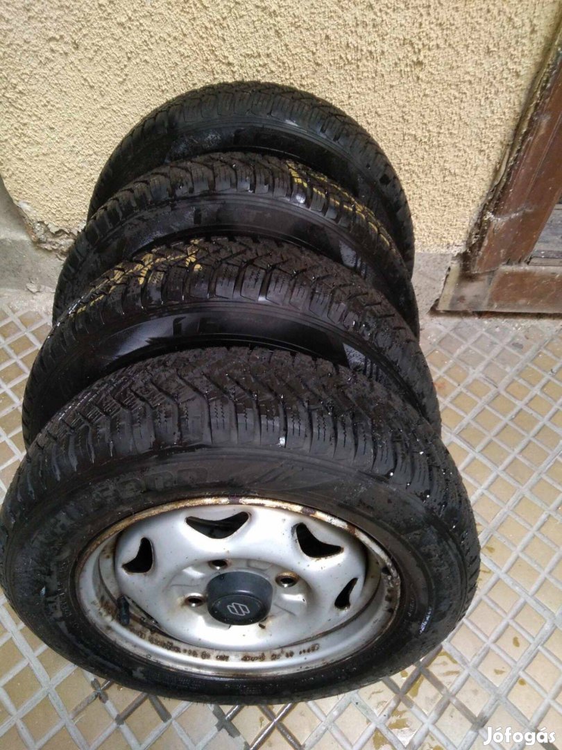 Téli gumi Laufenn, Suzuki 155/70 R 13 felnin