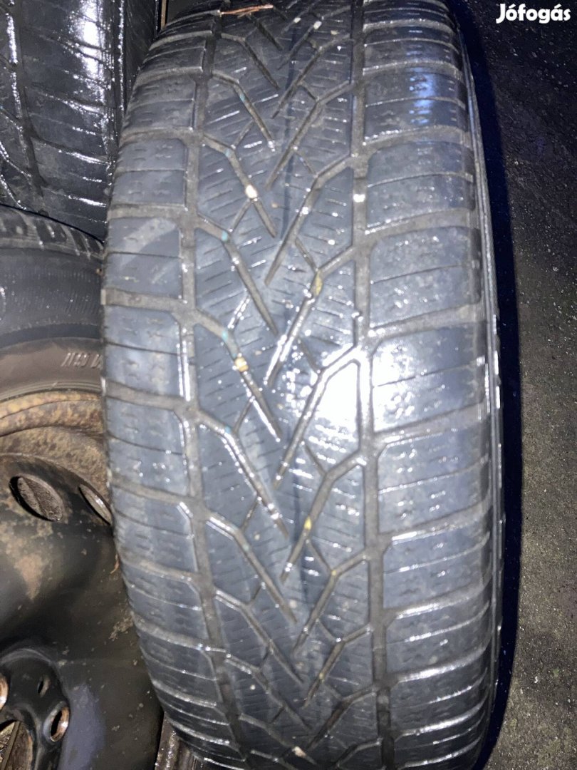 Téli gumi Renault lemez felnin.
