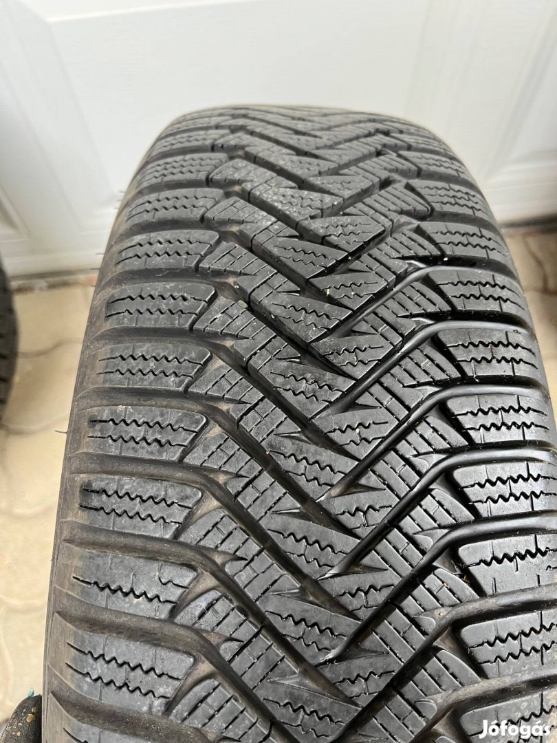 Téli gumi acél felnin( Laufen I Fit+) 195/65 R15