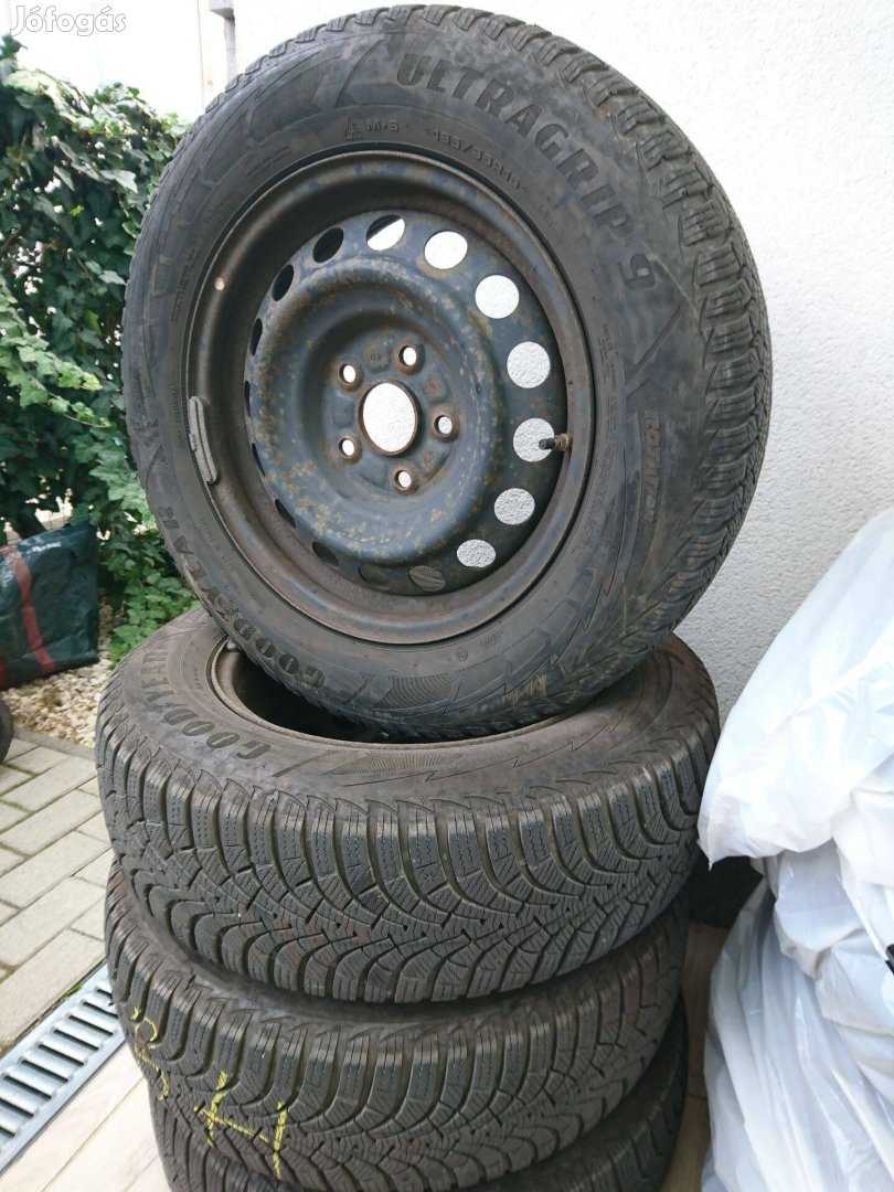 Téli gumi acélfelnin Goodyear 195/65R15