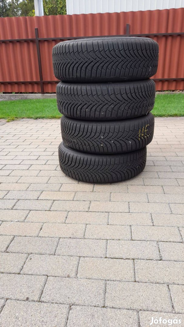 Téli gumi acélfelnin (Hankook) R15