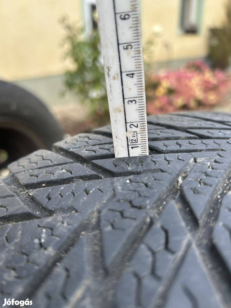 Téli gumi acélfelnire szerelve