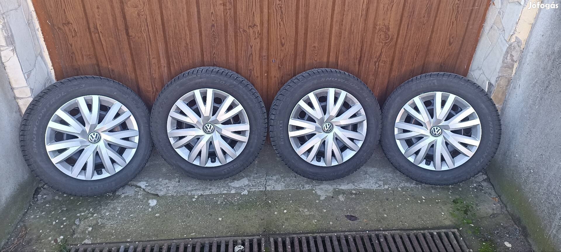 Téli gumi felnivel.