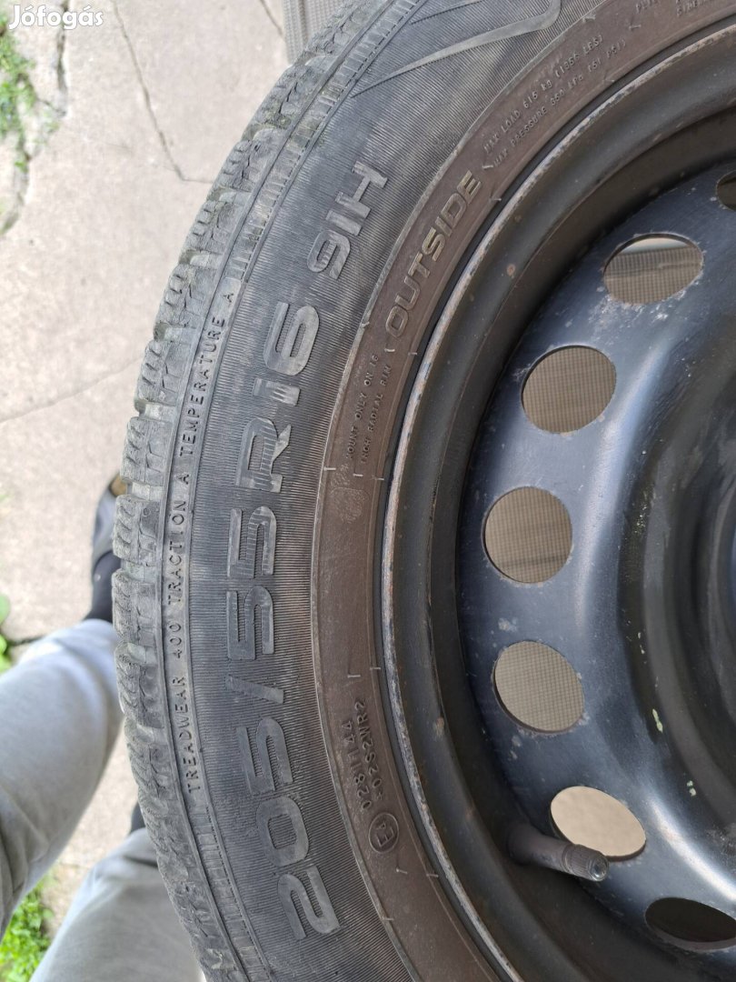 Téli gumi felnivel eladó 