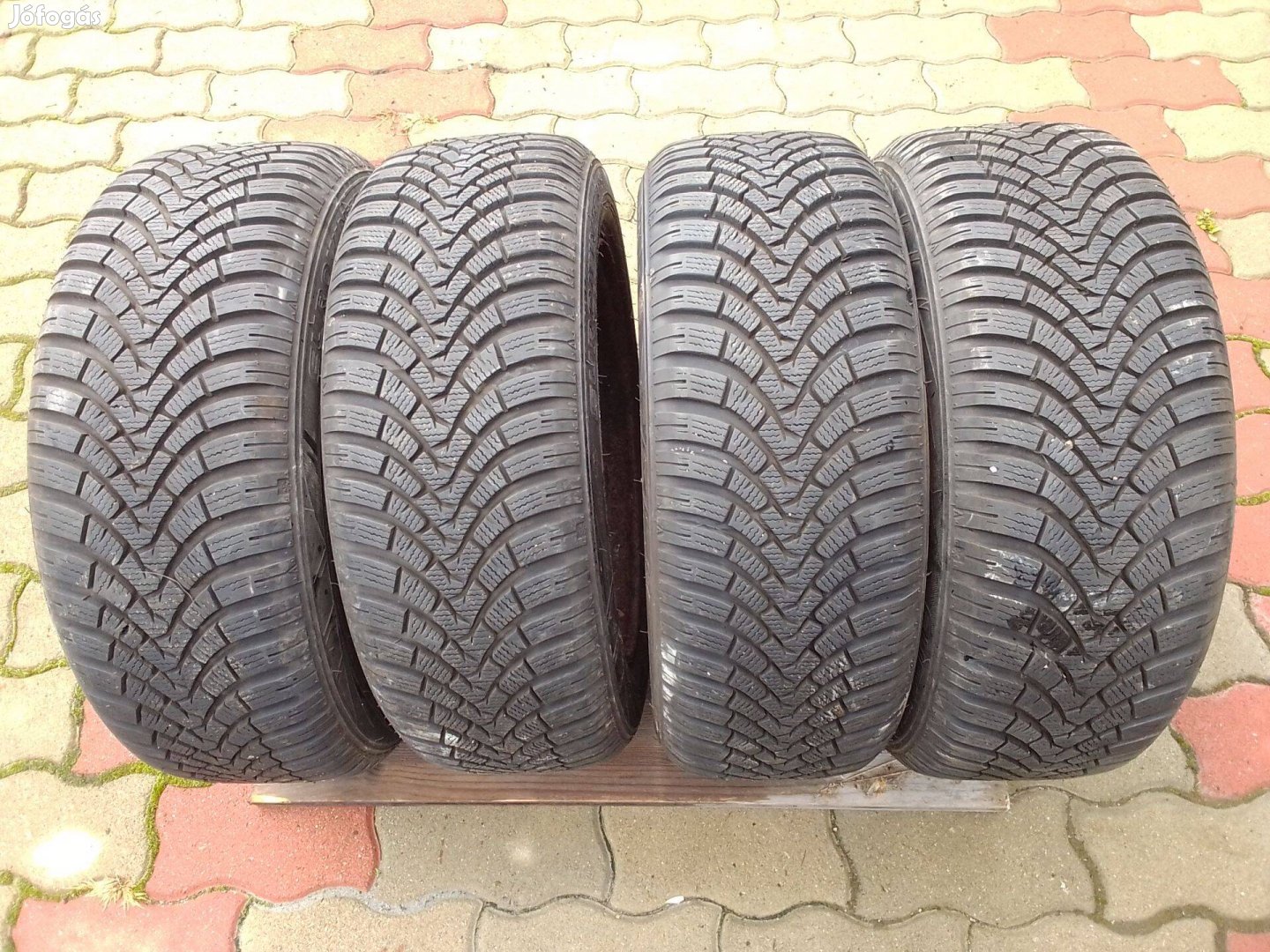 Téli gumi garnitúra 185/60 14", újszerű gumik