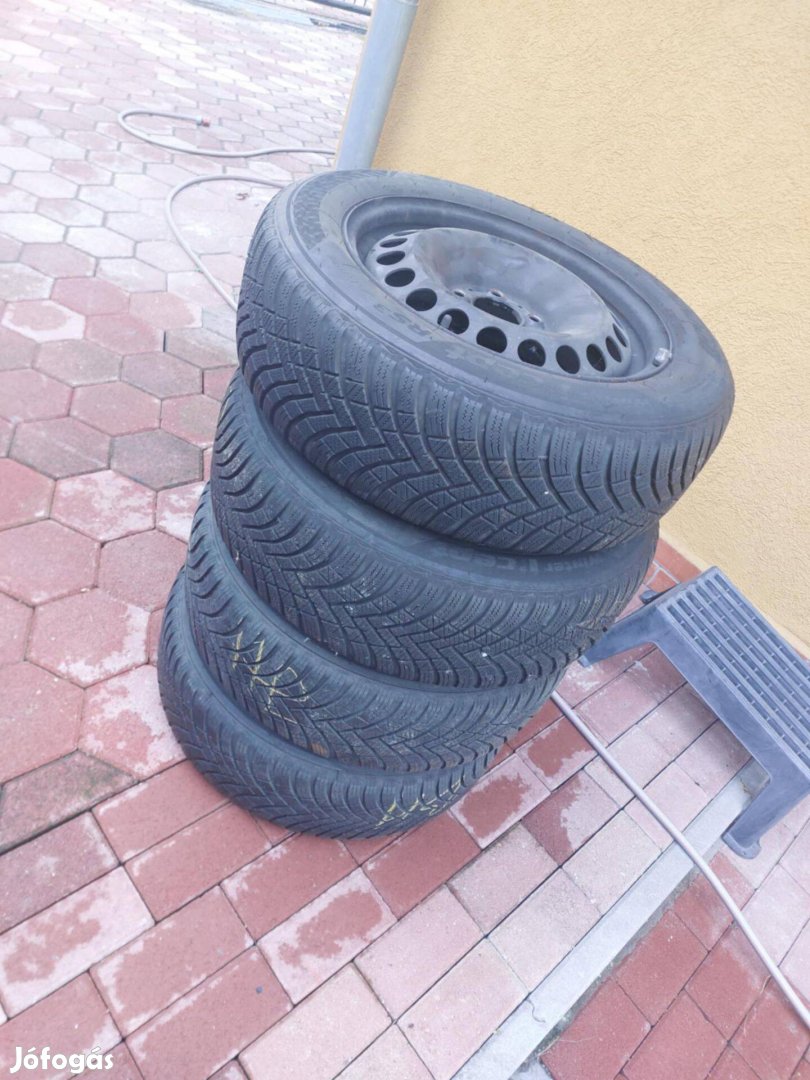 Téli gumi gyári Mercedesz felnin
