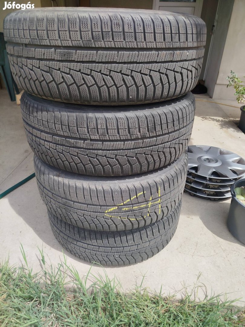 Téli gumi hankook 215/60 r16 Lemezfelnin  gyári dísztárcsákkal