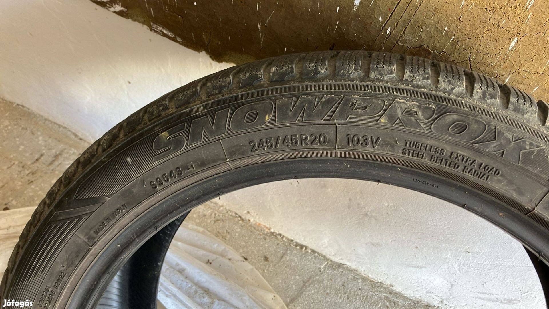 Téli gumi használt 245/45R20 eladó