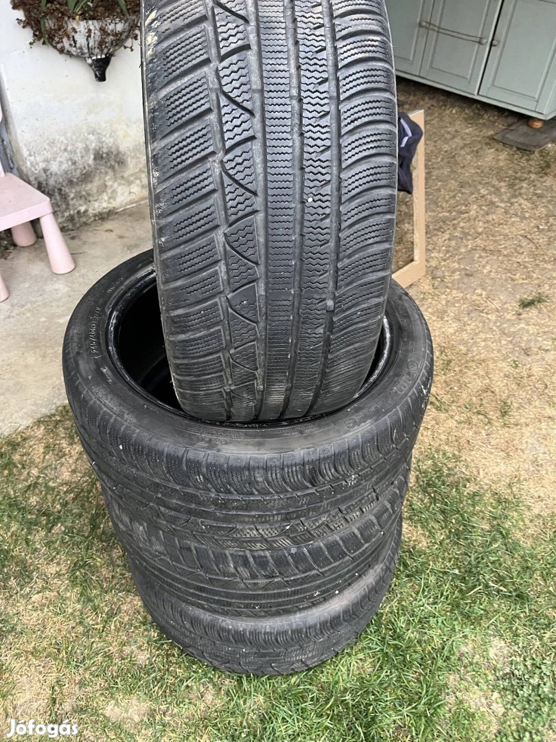 Teli gumi r18 245/40