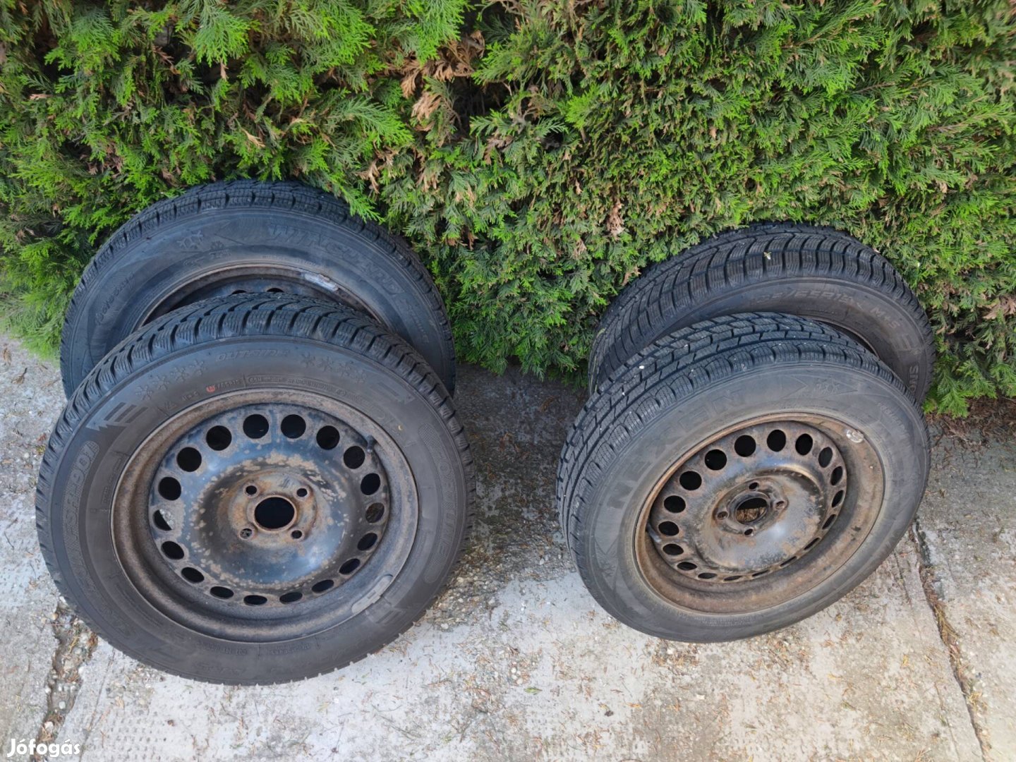 Téli gumi szett lemezfelnin - 185/65R15 - 4db