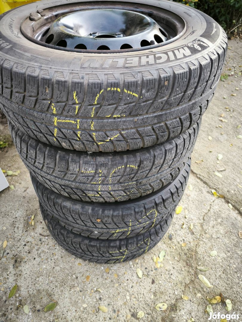 Téli gumiabroncs 195/65R15, Renault mégane felnivel eladó