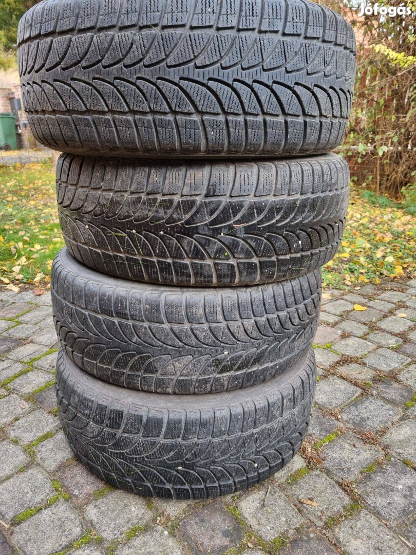 Téli gumiabroncs 4 db Bridgestone 215/55 R16