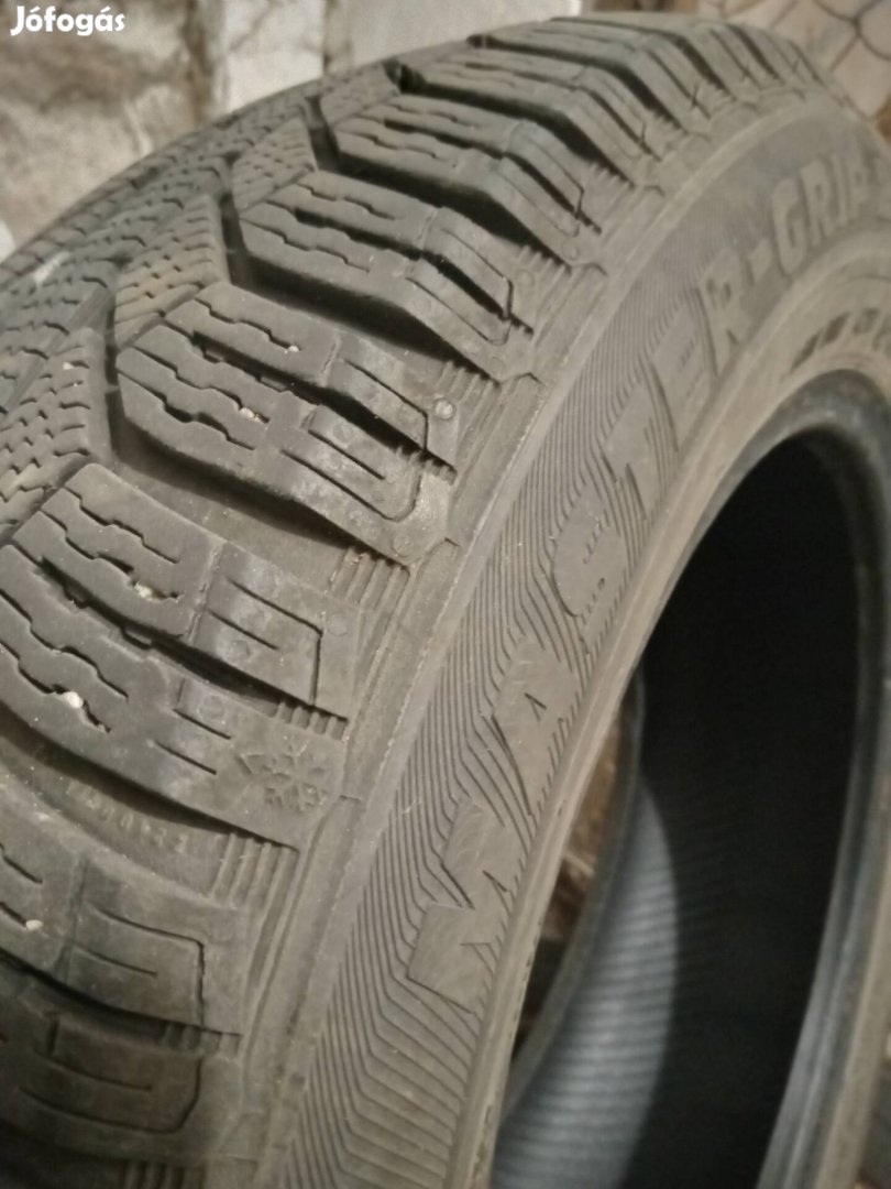Téli gumiabroncs.