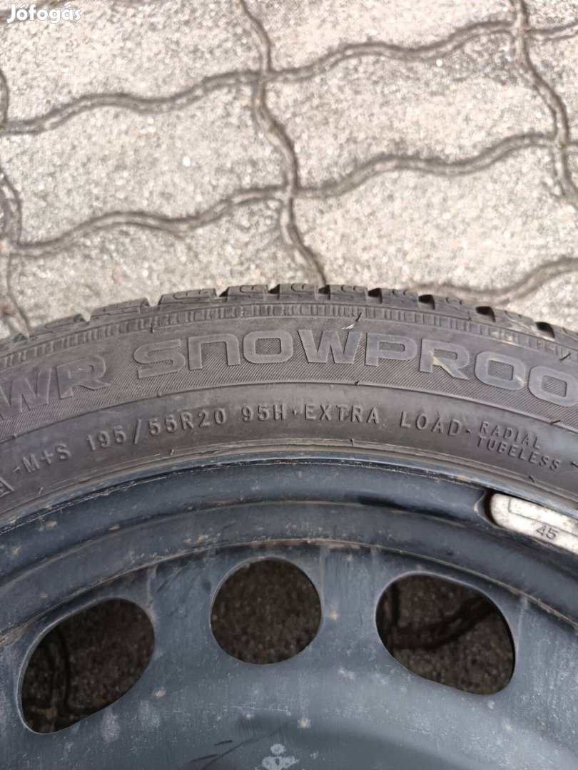 Téli gumiabroncs gyári lemezfelnivel, jeladóval