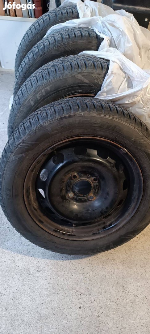 Téli gumiabroncs lemez felnin 185/65R15