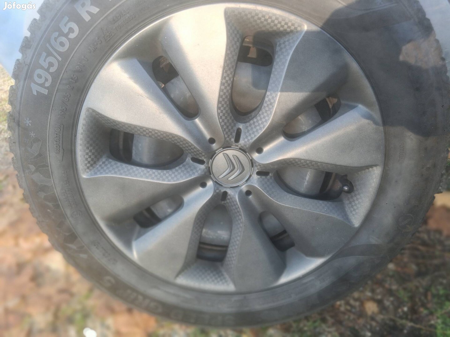 Téli gumigarnitúra szinte új 195/65 R15 Semperit