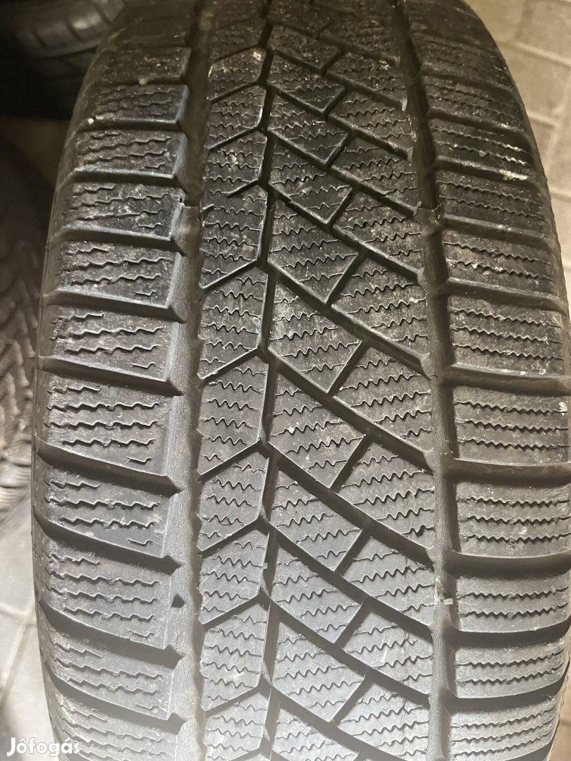 Téli gumik 205/60R16 Continentál.