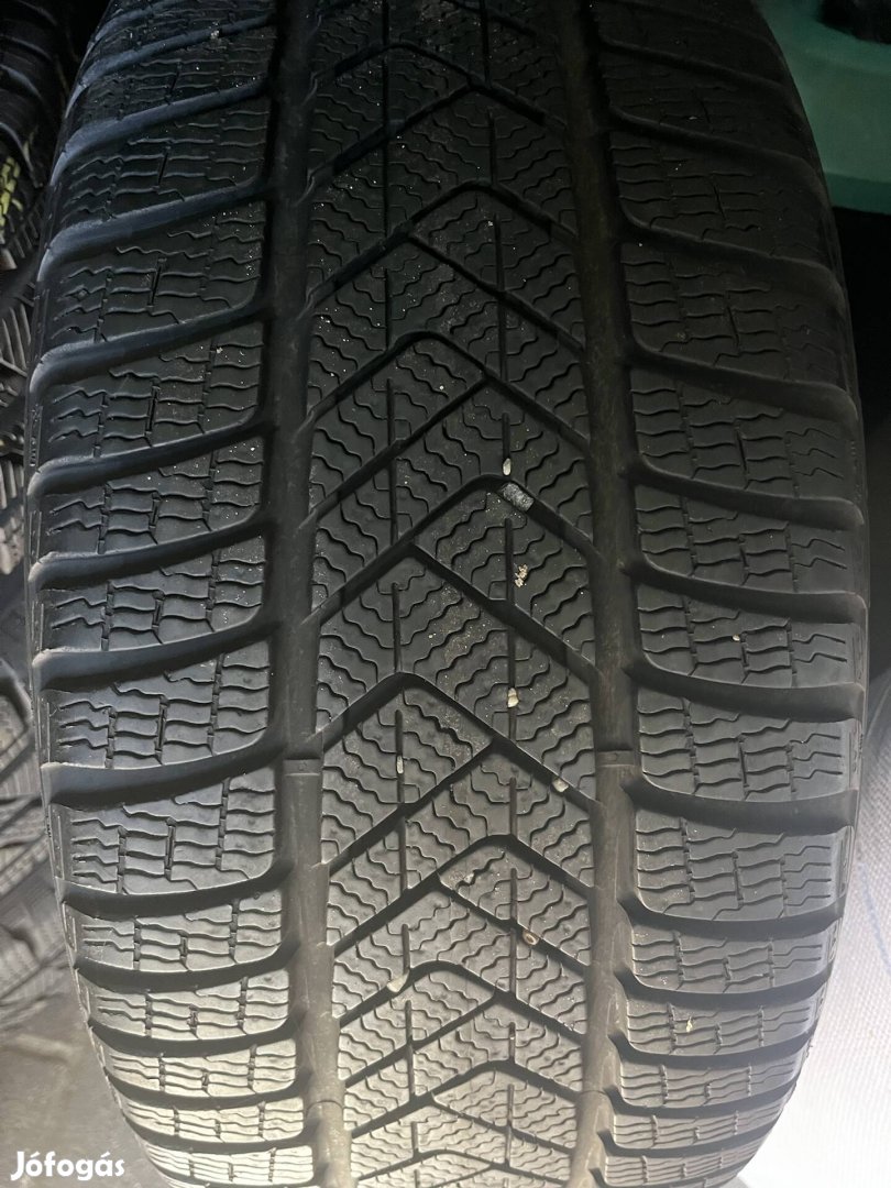 Téli gumik 245/40R18 Pirelli.