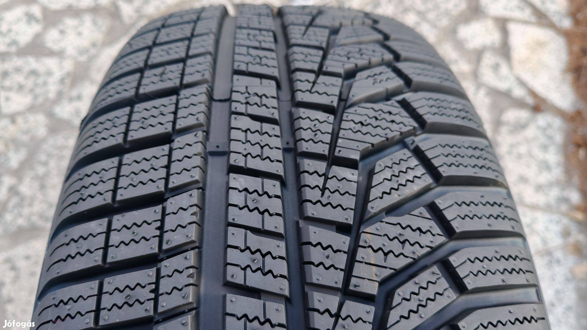 Téli gumik - 215/45 R16 - Hankook