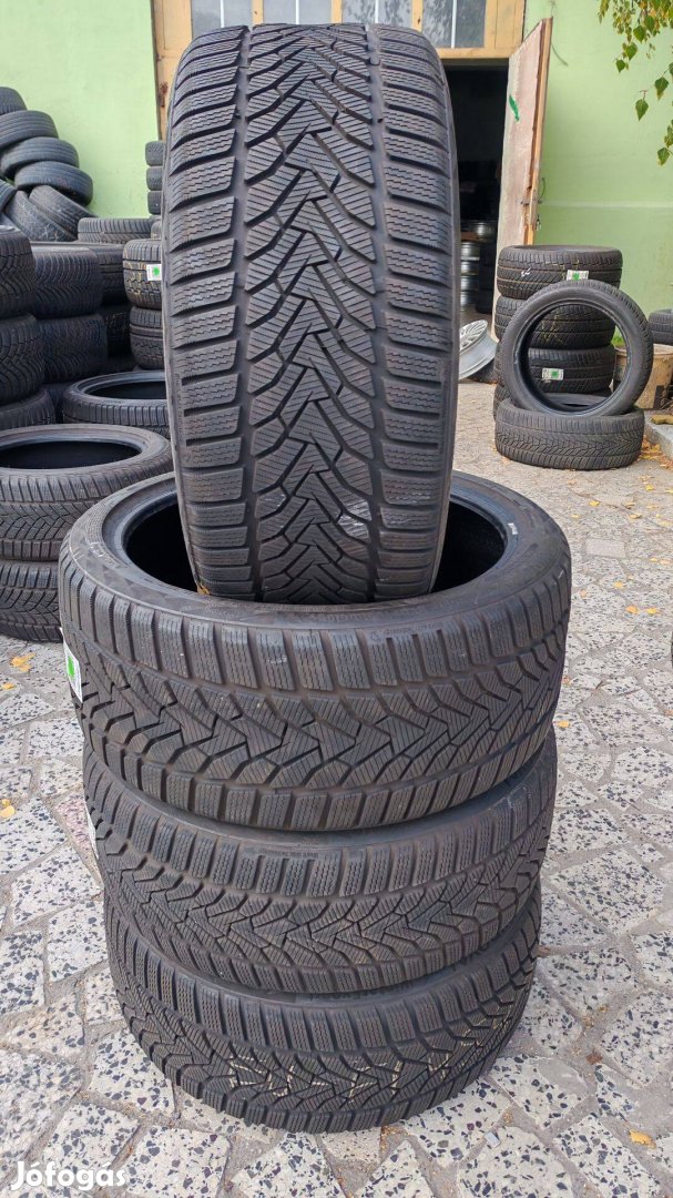 Téli gumik - 225/40 R19 + 255/35 R19 - Uniroyal